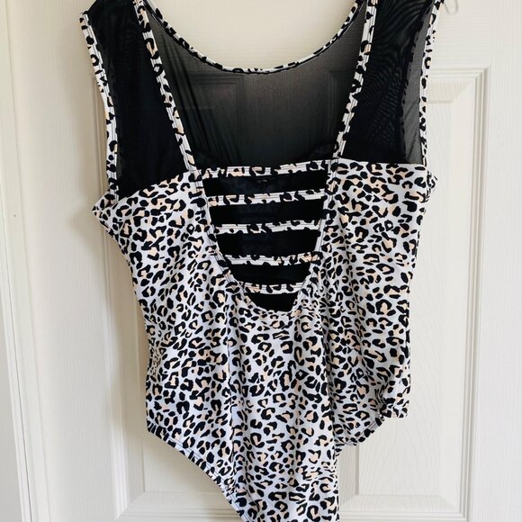 XL  Leopard Print One-Piece Swimsuit With Mesh Panels & Back Straps NWT - Picture 7 of 10